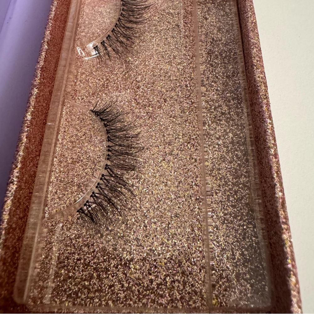 "9-5" False Lashes - Picture 7 of 7